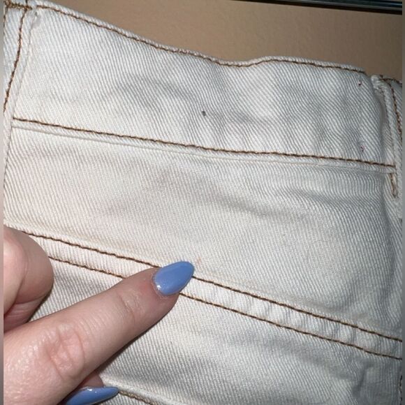 BDG Urban Outfitters Off White Distressed Loose Straight Leg Jean Size 24 - Picture 7 of 9